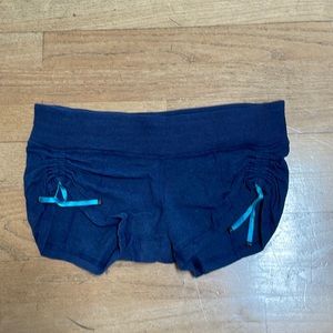 Lululemon Side Shirred Rlastic Waist Shorts Gym yoga workout 6 Small